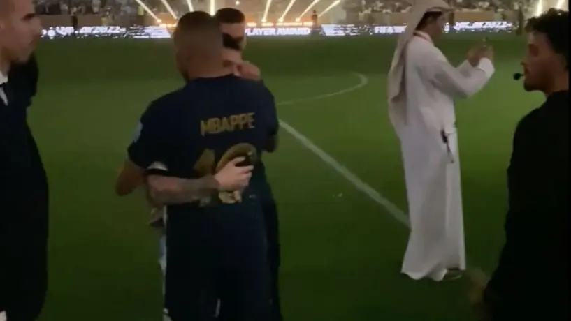 Messi y Kylian Mbappé se reconcilian tras la Final con emotivo abrazo