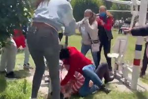 VIDEO: Hubo golpes y gritos en votaciones para el Congreso Nacional de Morena