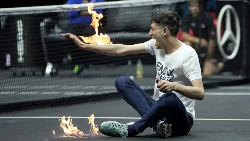 Laver Cup: Hombre se incendió como protesta durante el certamen