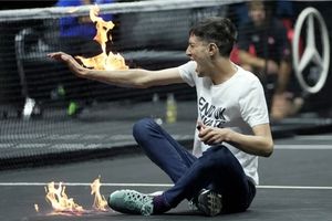 Laver Cup: Hombre se incendió como protesta durante el certamen