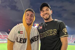 Henry Martín y Alejandro Zendejas presenciaron victoria de Leones de Yucatán