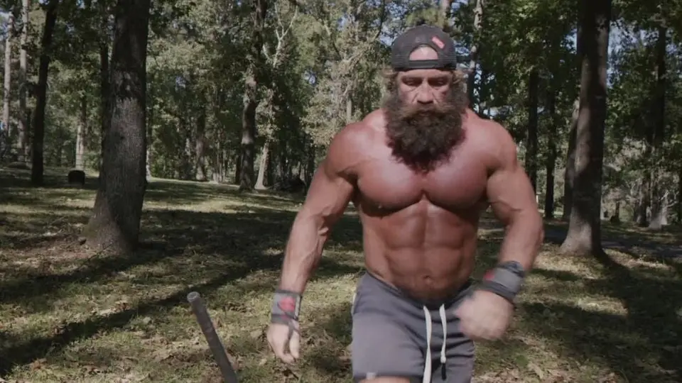 Liver King reta a un concurso de comida a Conor McGregor