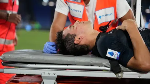 Chucky Lozano: Enciende alarmas tras salir por lesión en un choque de cabezas en el Lazio vs Napoli