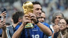 Qatar 2022: Scaloni celebró el Mundial con la playera campeona del Sub-20