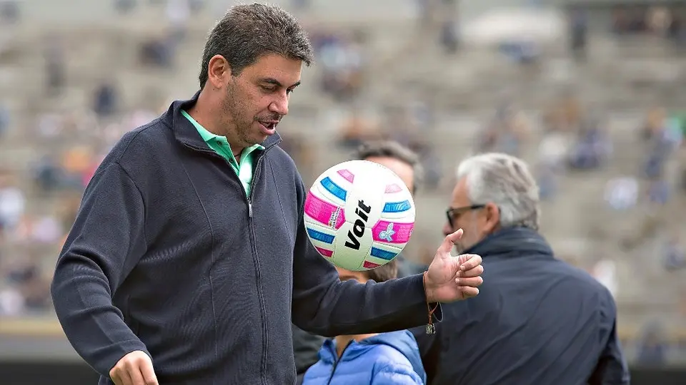 Arturo Elías Ayub organizó intercambio de estampas del Álbum del Mundial