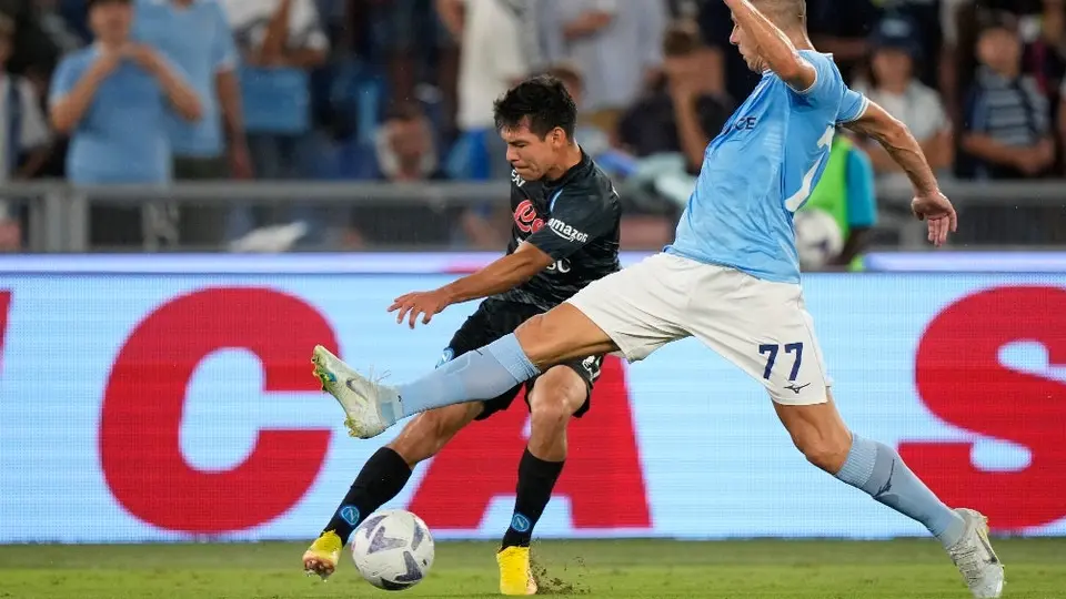 Chucky Lozano: Salió por lesión en la remontada del Napoli a la Lazio
