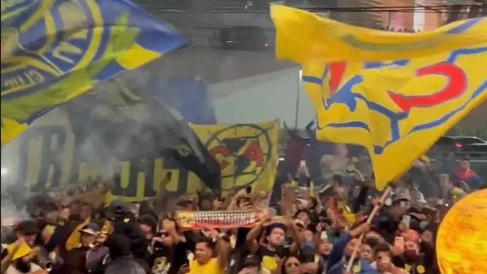 América: Afición azulcrema llevó serenata a su equipo previo al Clásico Nacional