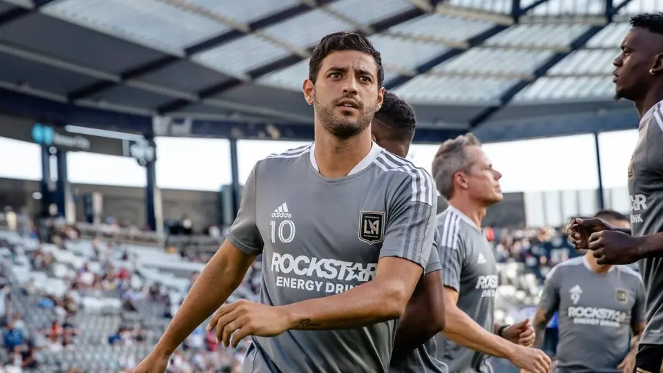 Video: Carlos Vela evadió pregunta sobre si algún día volverá a Chivas