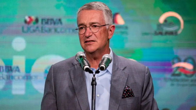 Ricardo Salinas Pliego se 'plantea' comprar a Chivas y llevárselas a Pátzcuaro