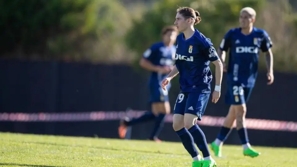 Marcelo Flores: DT del Oviedo elogió al mexicano por ser 'valiente' y 'descarado'