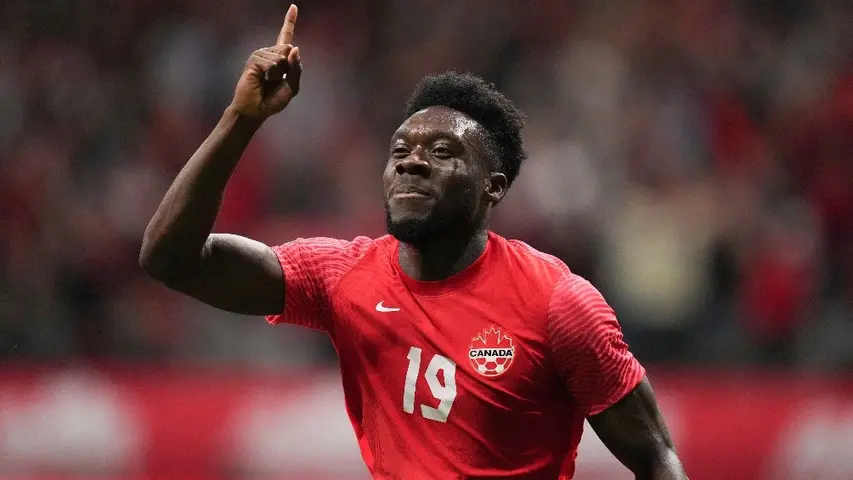 Alphonso Davies en un partido con Canadá | AP