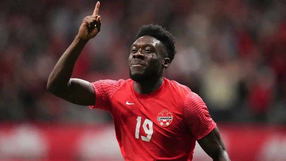 Alphonso Davies en un partido con Canadá | AP