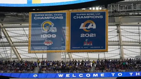 NFL: Los Angeles Rams mostraron banderín de Campeón del Super Bowl LVI ante su gente