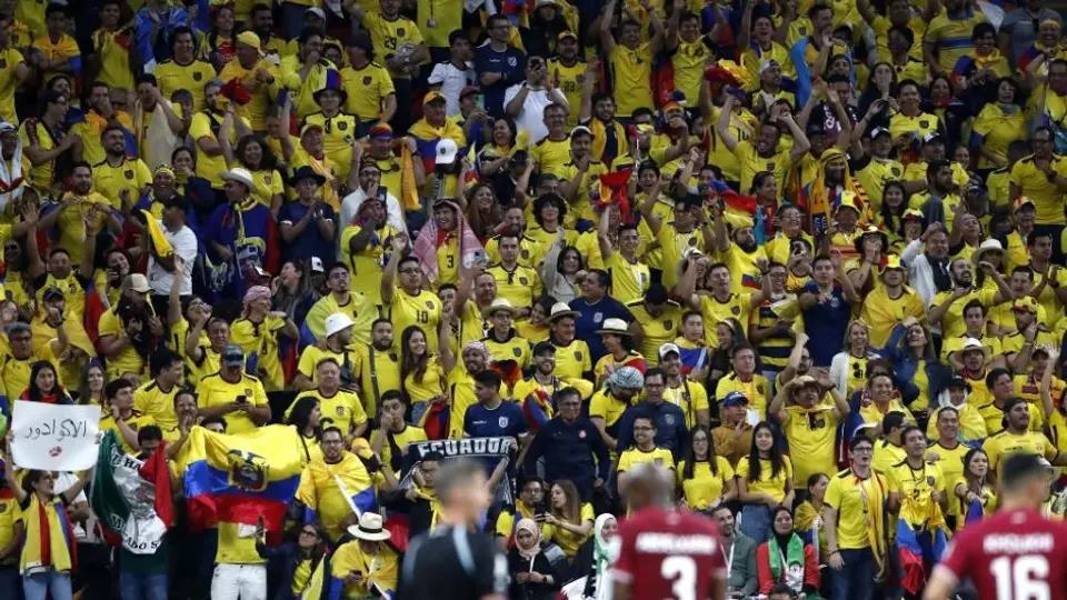 "Queremos, cerveza, queremos cerveza", fue el grito de la afición de Ecuador