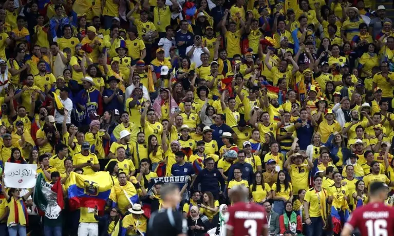 "Queremos, cerveza, queremos cerveza", fue el grito de la afición de Ecuador
