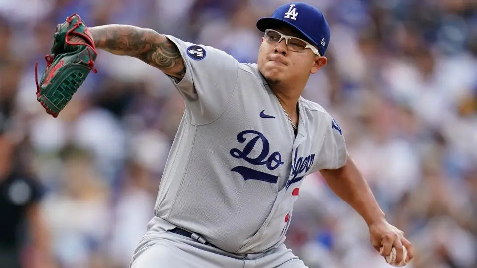 Julio Urías respondió a un fan 'troll' de los Padres de San Diego de épica forma