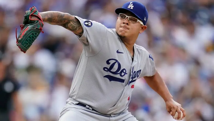 Julio Urías respondió a un fan 'troll' de los Padres de San Diego de épica forma