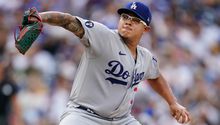 Julio Urías respondió a un fan 'troll' de los Padres de San Diego de épica forma