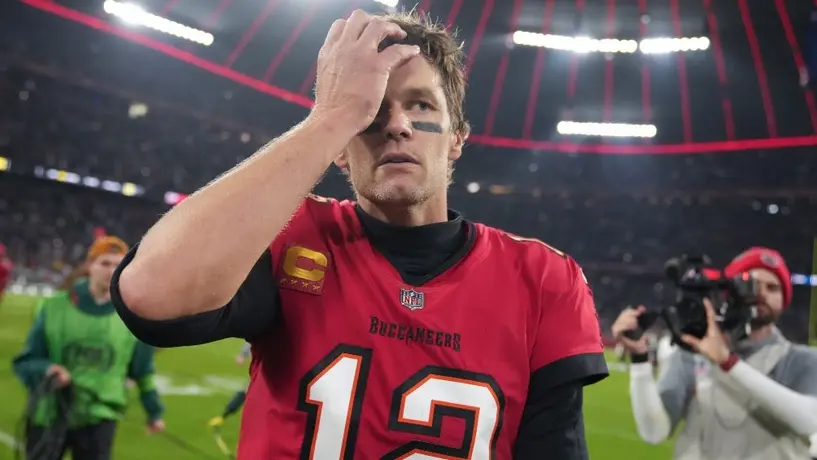 NFL: Tom Brady reconoció vergüenza por su resbalón en Alemania