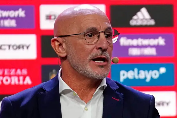 Luis de la Fuente elogia a Álvaro Fidalgo y destaca el crecimiento del futbol mexicano rumbo al Mundial 2026