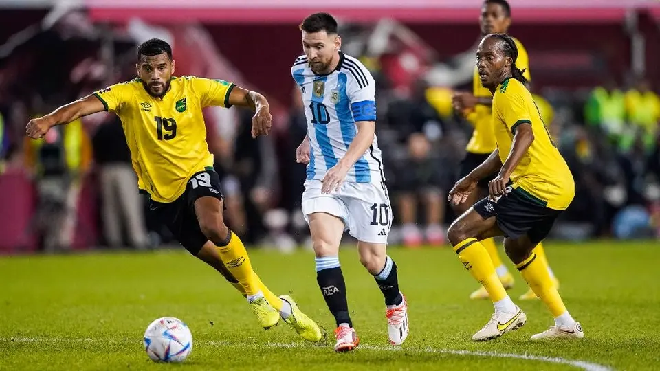 Video: Jugador de Jamaica pidió al vestuario de Argentina una playera de Messi y se la negaron