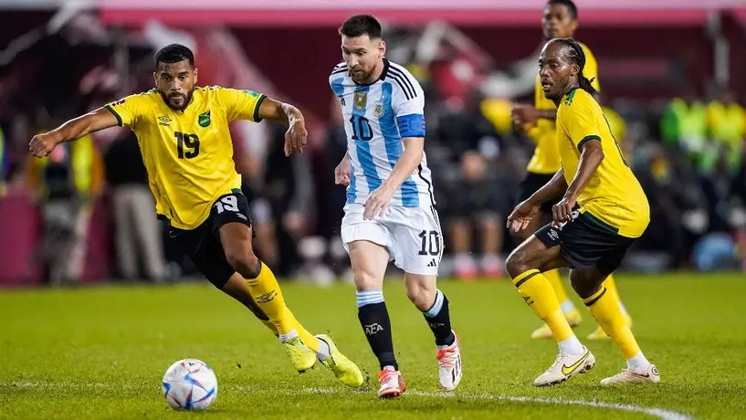 Video: Jugador de Jamaica pidió al vestuario de Argentina una playera de Messi y se la negaron