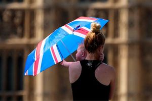 Conductora de TV minimizó ola de calor en Europa al igual que en la película 'Don't Look Up'