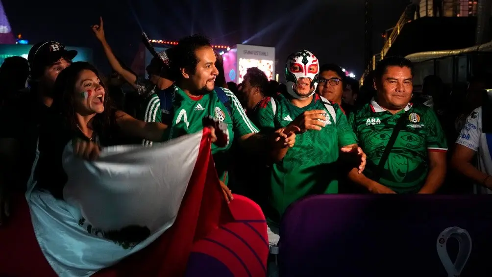 Aficionado mexicanos durante el Fan Fest | AP