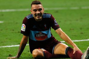 Pumas: Iago Aspas le mandó playera a canterano de Universidad