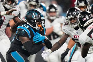 NFL: Foreman lleva a Panthers a victoria sobre Falcons