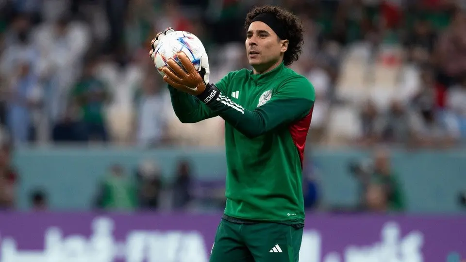 Selección Nacional: Memo Ochoa y Kevin Álvarez se dieron emotivo abrazo previo al partido vs Argentina