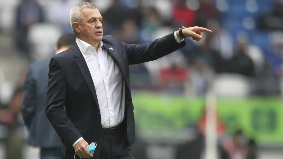 Vasco Aguirre tras los fracasos del Tri Sub 20 y Femenil: ‘No se pueden permitir’