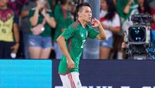 Chucky Lozano: Niño rompió en llanto de felicidad tras conseguir estampa del mexicano