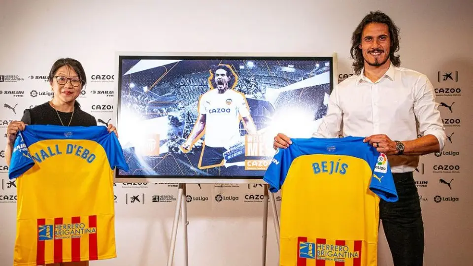 Valencia: Edinson Cavani, oficialmente nuevo jugador de los Blanquinegros