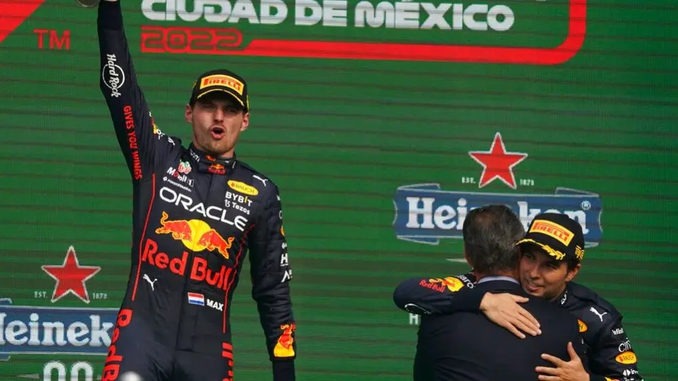 George Russell aseguró que Verstappen no ganaría todo si Checo fuera más competitivo