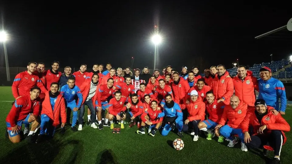 Chivas: Raúl González visitó al Rebaño en su concentración en la Ciudad Deportiva del Real Madrid