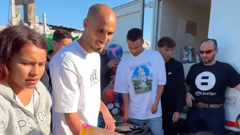 Tigres: Futbolistas Felinos regalaron juguetes a niños de escasos recursos