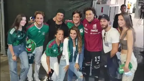 Guillermo Ochoa: Se fotografió con Martha Higareda, Sebastián Zurita, Diego Boneta y Vhadir Derbez