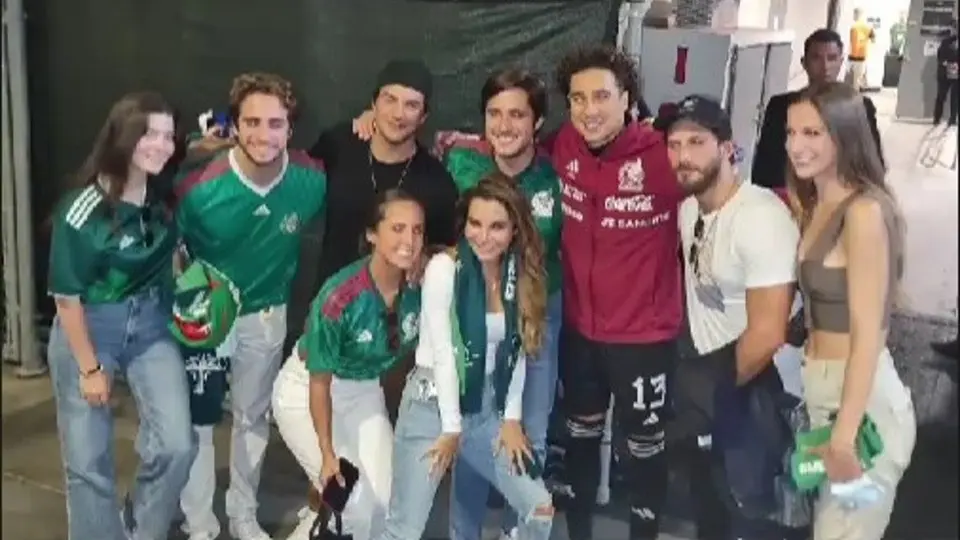 Guillermo Ochoa: Se fotografió con Martha Higareda, Sebastián Zurita, Diego Boneta y Vhadir Derbez