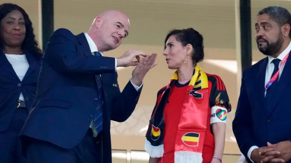 Qatar 2022: Ministras de Bélgica y Alemania retan a FIFA usando brazaletes LGBT en el Mundial