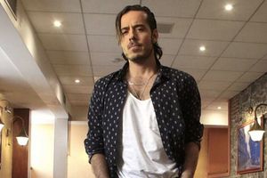 José Madero causó polémica tras patear muñeco de Dr. Simi en el escenario