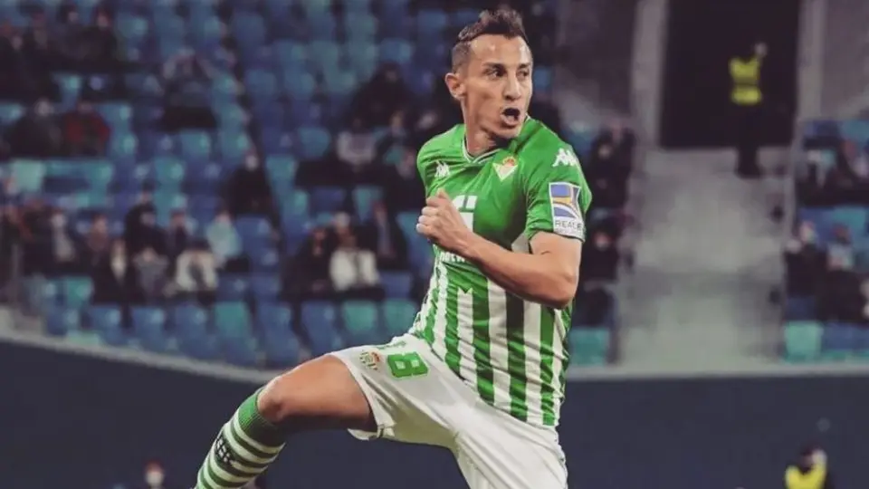 Andrés Guardado: Fue registrado por el Betis y ya podrá jugar en LaLiga