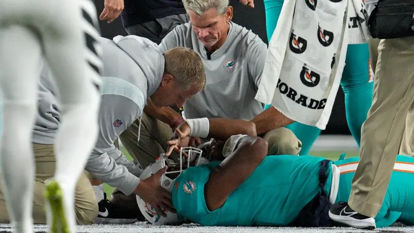 NFL: Tua Tagovailoa volvió a sufrir una conmoción en la cabeza en partido ante Bengals