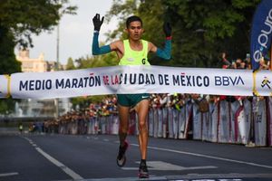 Medio Maratón CDMX: José Luis Santana y Mayra López se quedaron con el primer lugar