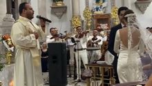 Video: Sacerdote interpretó 'Mi razón de ser' a una pareja en su boda y se hace viral