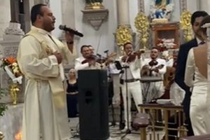 Video: Sacerdote interpretó 'Mi razón de ser' a una pareja en su boda y se hace viral