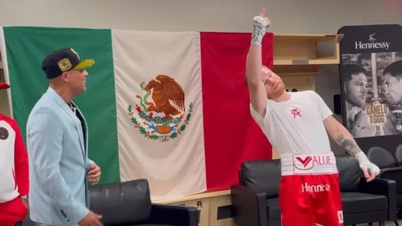 Canelo Álvarez: Grupo Firme le cantó al pugilista previo a su pelea