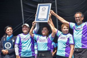 CDMX: Capitalinos rompen Récord Guinness de clase de trampolines más grande del mundo