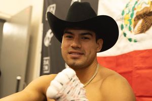 Zurdo Ramírez enfrentará a Bivol por el campeonato semipesado