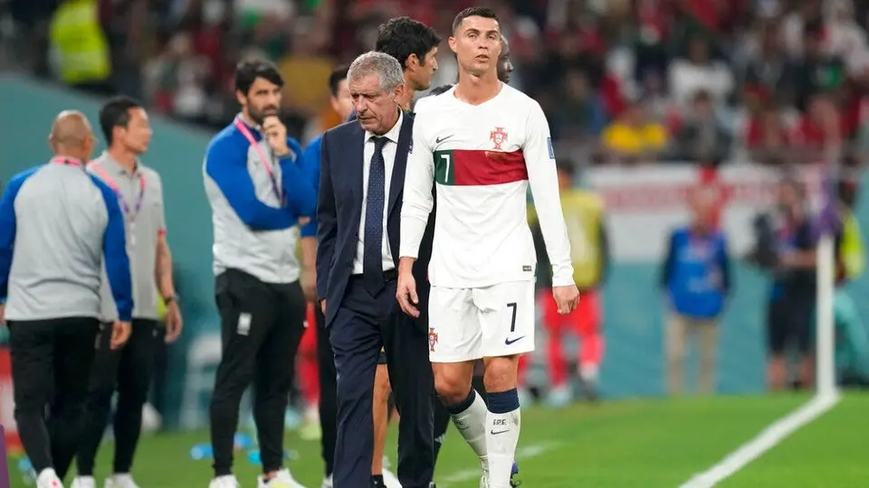 Fernando Santos 'explotó' contra Cristiano por sus gestos al salir de cambio: "No me gustó nada"